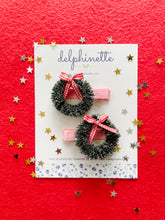 Load image into Gallery viewer, Christmas Wreath Hair Clip Set
