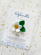 Load image into Gallery viewer, Daisy Hair Clip l April Birth Month Flower
